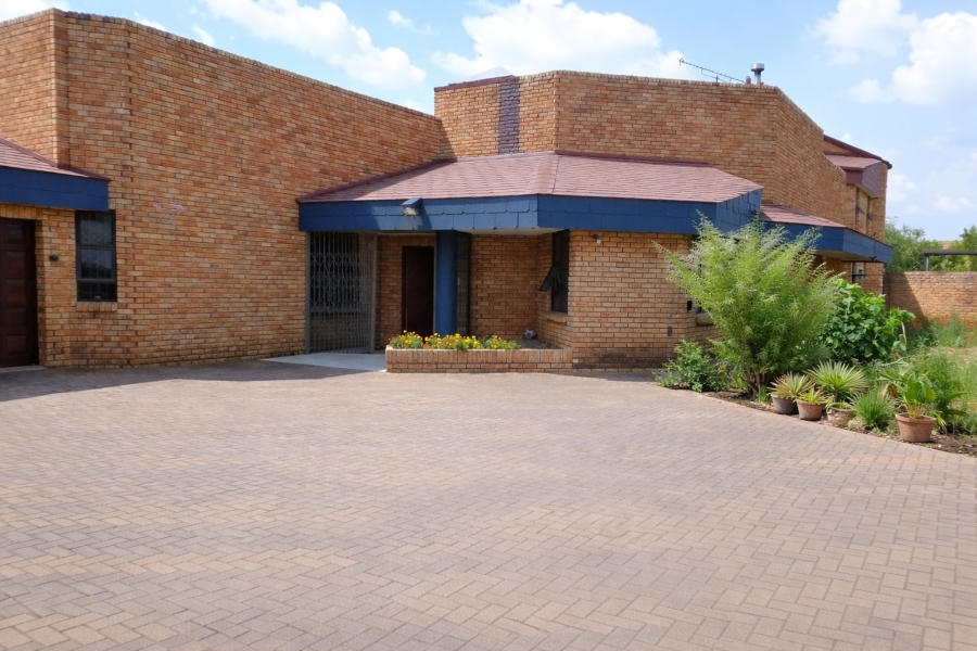 4 Bedroom Property for Sale in Zinniaville North West